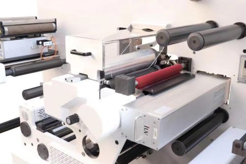 Machine de découpe et de finition
