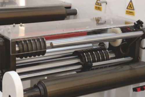 Machine automatique de refendage et de rembobinage à grande vitesse