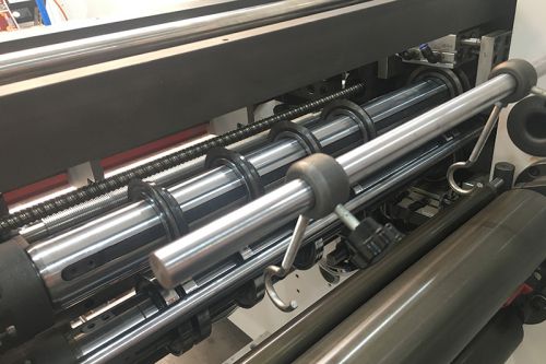 Machine d’inspection et de refendage haute vitesse