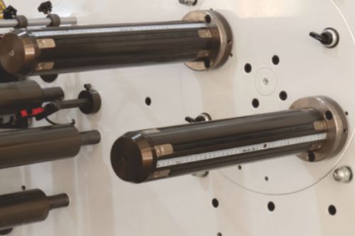 Machine d’inspection et de refendage haute vitesse